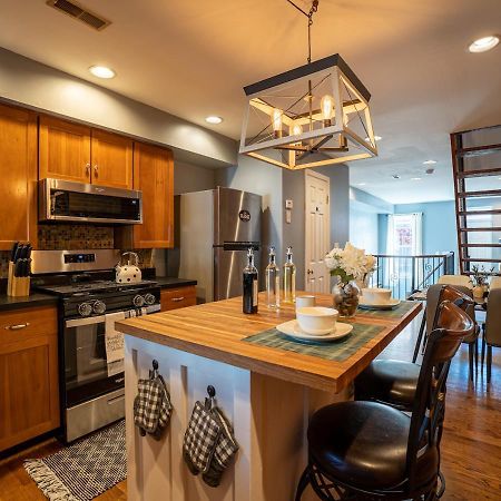 Cozy Townhouse Downtown W/ Game Room & Rooftop Baltimore Exteriör bild