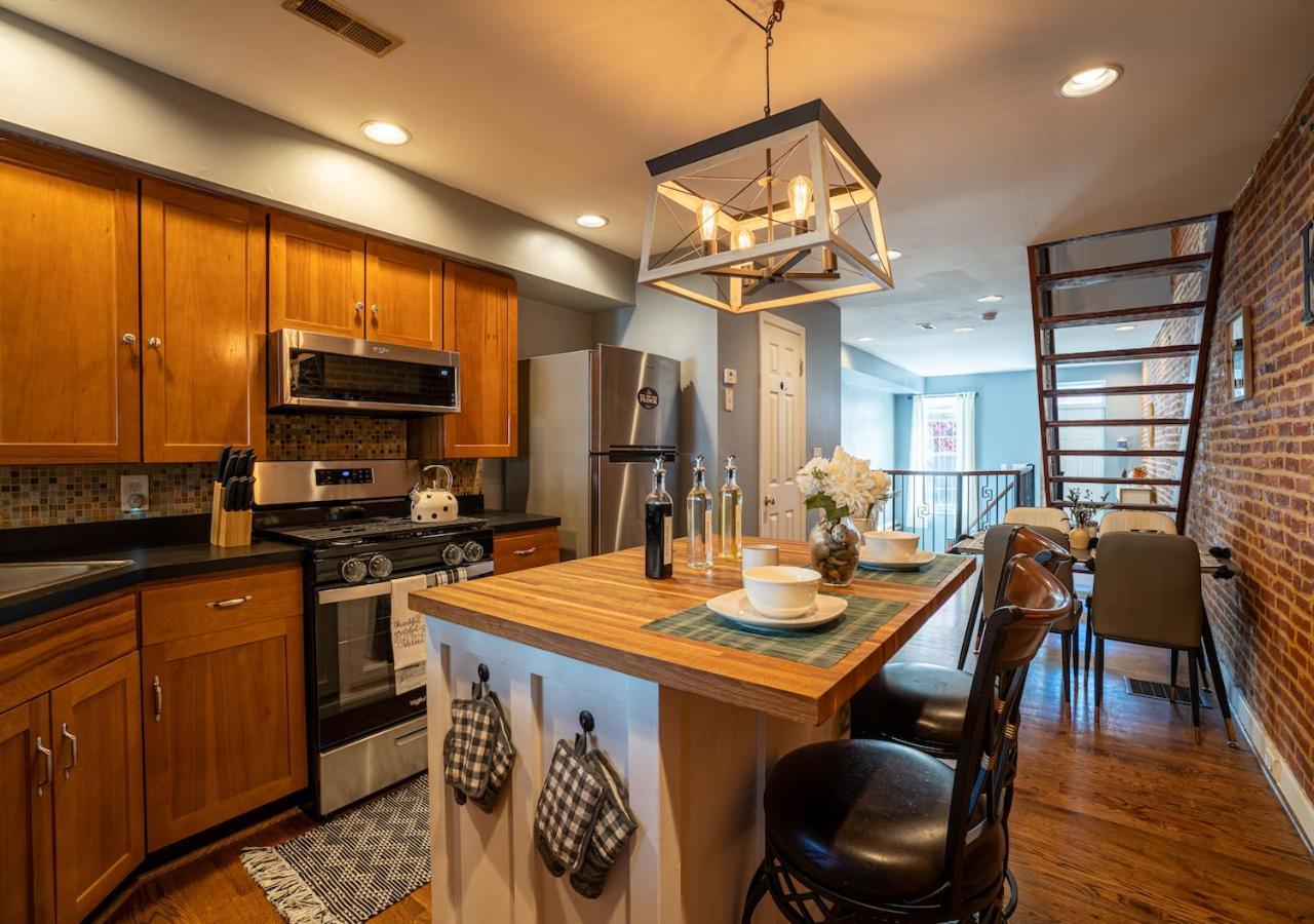 Cozy Townhouse Downtown W/ Game Room & Rooftop Baltimore Exteriör bild